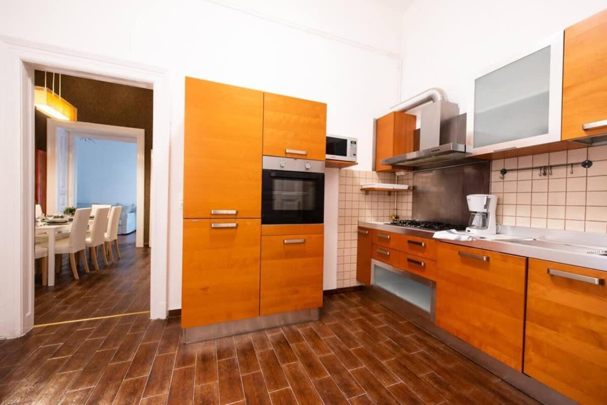 Very Central Convenient Large Ac Place Budapest Exterior foto