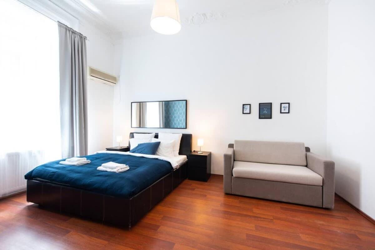 Very Central Convenient Large Ac Place Budapest Exterior foto