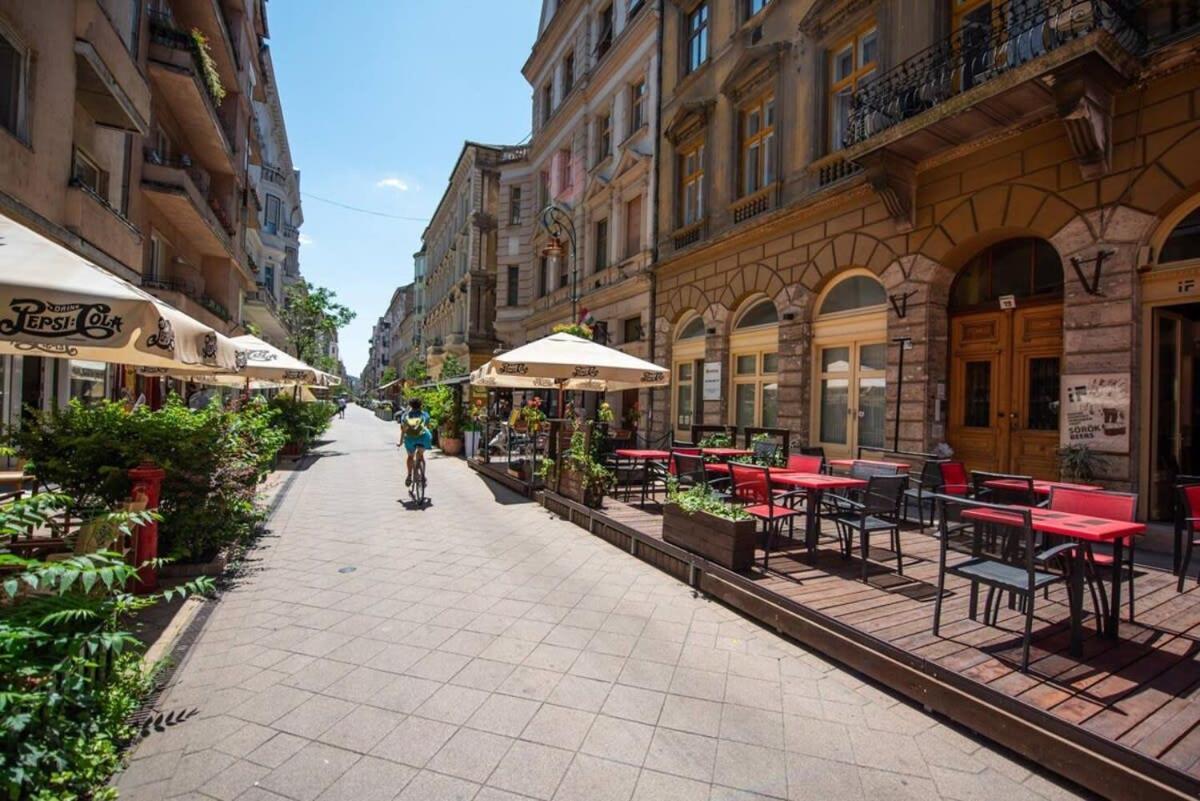 Very Central Convenient Large Ac Place Budapest Exterior foto